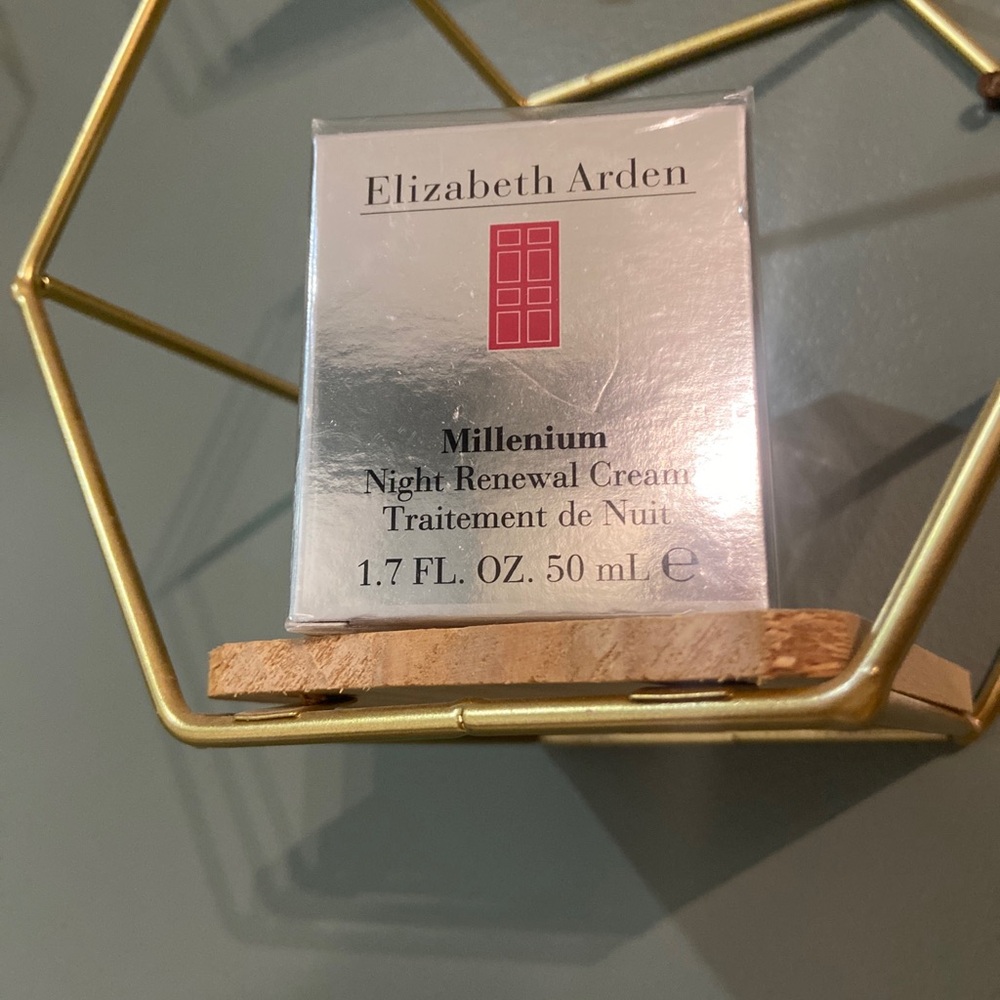 Elizabeth Arden Millenium Night Renewal Cream - Silver and White